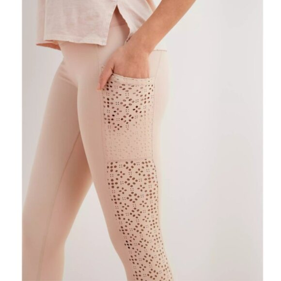 AERIE Move Lasercut High Waisted Leggings - Picture 1 of 8